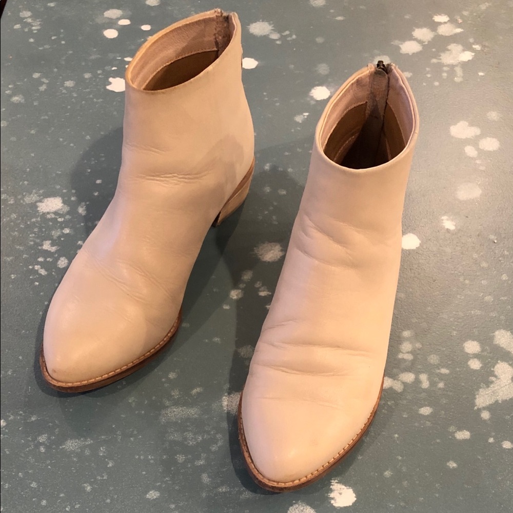 Kelsi Dagger ankle boots, size 9.